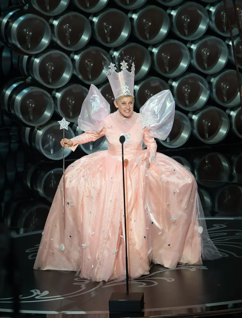 Ellen DeGeneres disfrazada de hada como presentadora de la gala de los Oscar 2013.