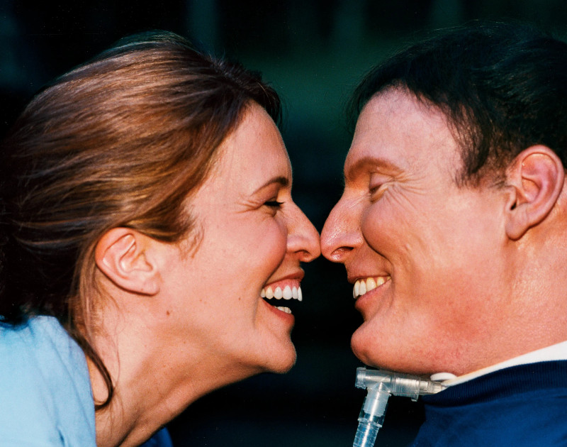 Dana Morosini y Christopher Reeve riendo.