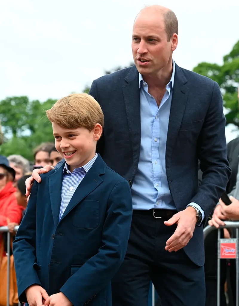 El principe Guillermo con su hijo.