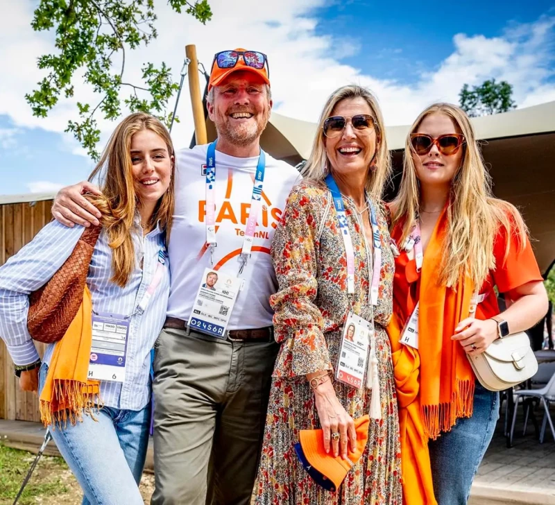 Alexia de Holanda con sus padres y su hermana durante los Juegos Olímpicos de París 2024.