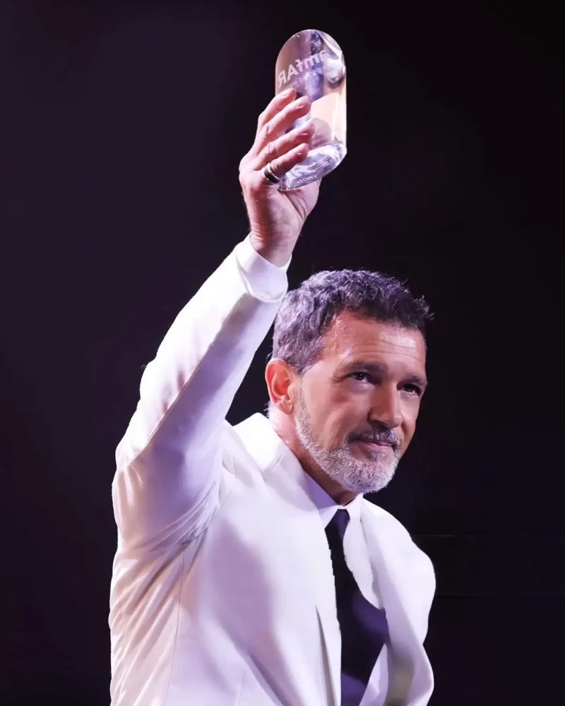 Antonio Banderas galardonado en Amfar.