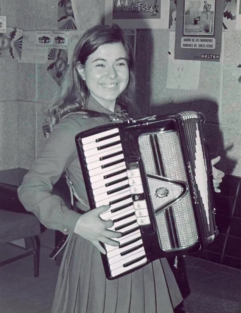 María Jesús toca el acordeón desde muy joven.