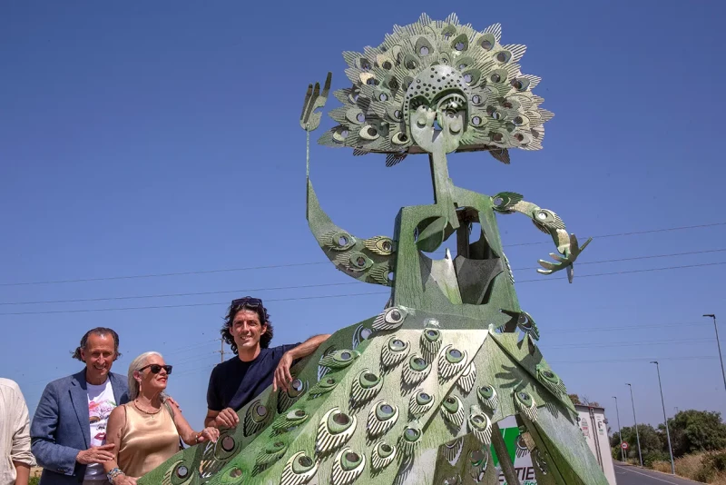 Escultura en homenaje a María Jiménez