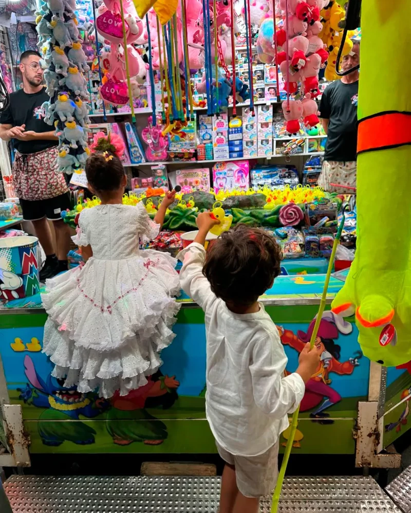 Hijos de Rosanna Zanetti en las casetas de la feria de Almería