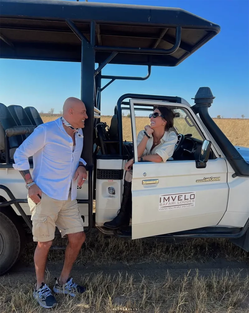 Kiko Matamoros y Marta López Álamo en un jeep de safari