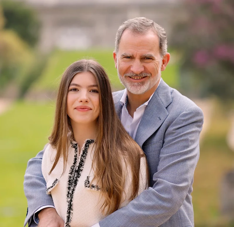 La infanta Sofía con su padre el rey Felipe VI.