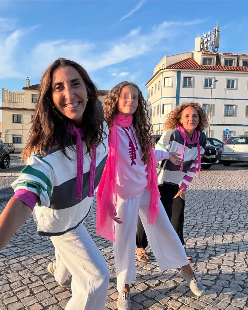 Paz Padilla posando con unas amigas