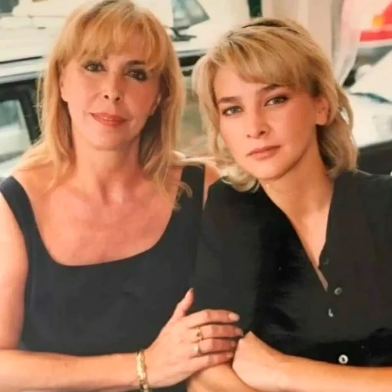 María Luisa Merlo con su hija Amparo Larrañaga