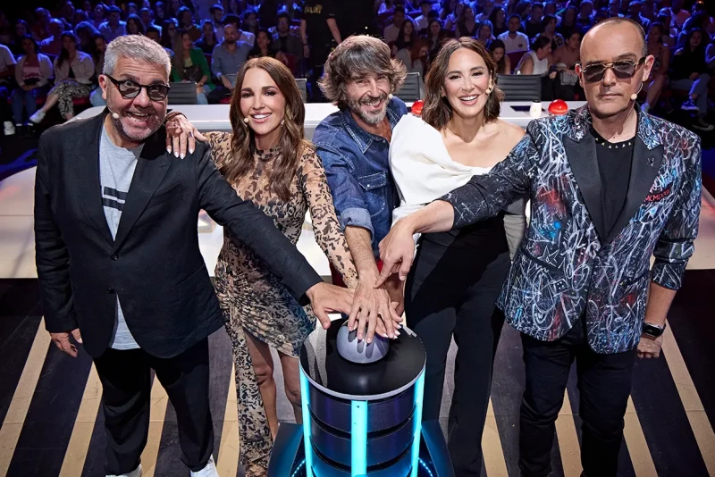 Tamara Falcó junto Florentino Fernández, Paula Echevarría, Santi Millán y Risto Mejide en 'Got Talent'.