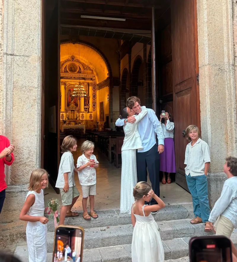 Nacho Aragon y Bea Gimeno a la salida de la primera ceremonia