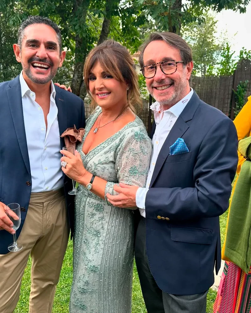 Beatriz con su marido y un amigo