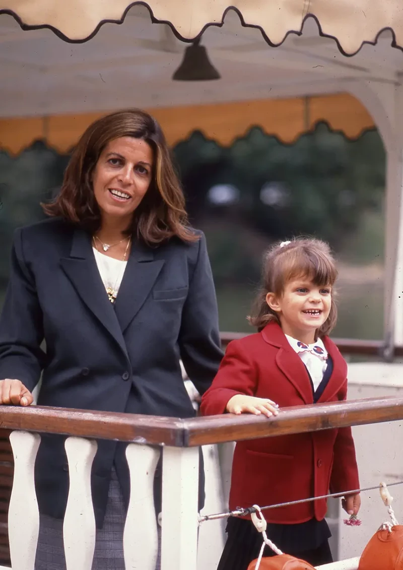 Athina de niña con su madre Christina Onassis.