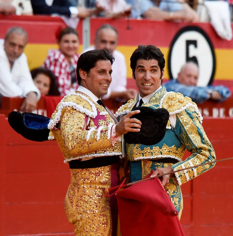 Fran y Cayetano Rivera toreando juntos.