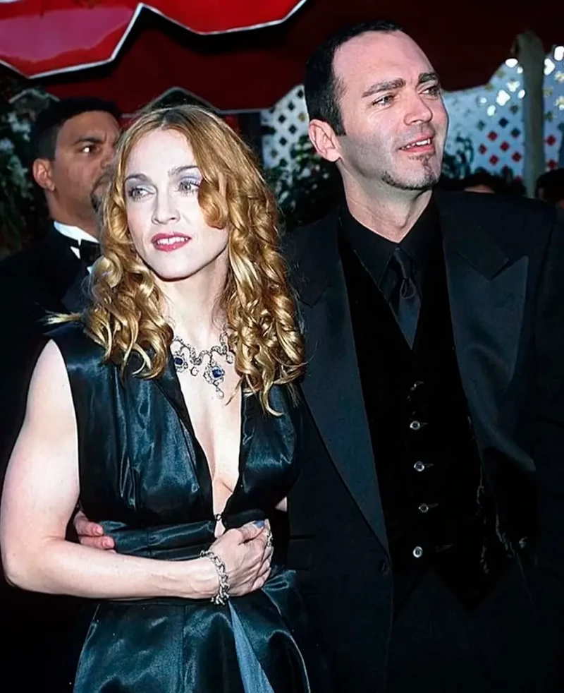 Madonna y su hermano en una foto antigua.