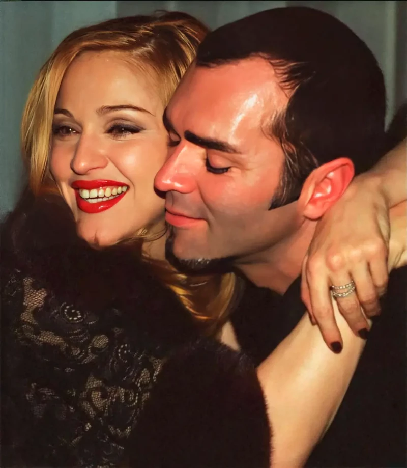 Madonna abraza sonriente a su hermano Cristopher