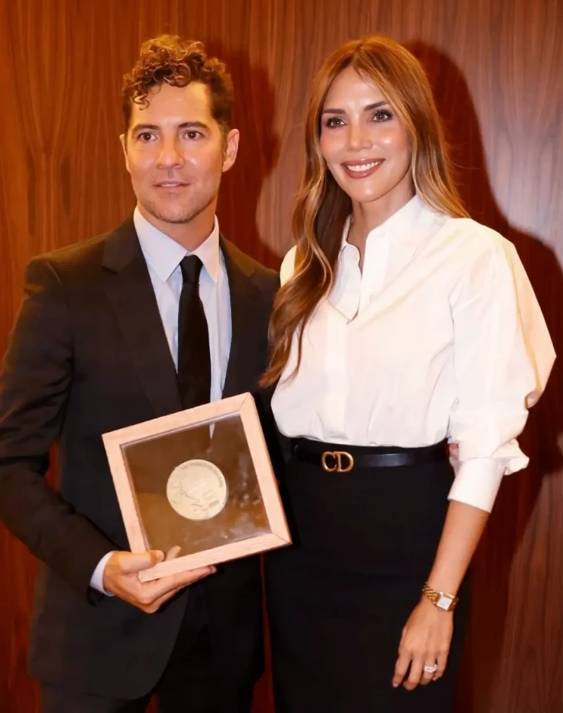 David Bisbal y Rosanna Zanetti cudieron a recoger un premio.