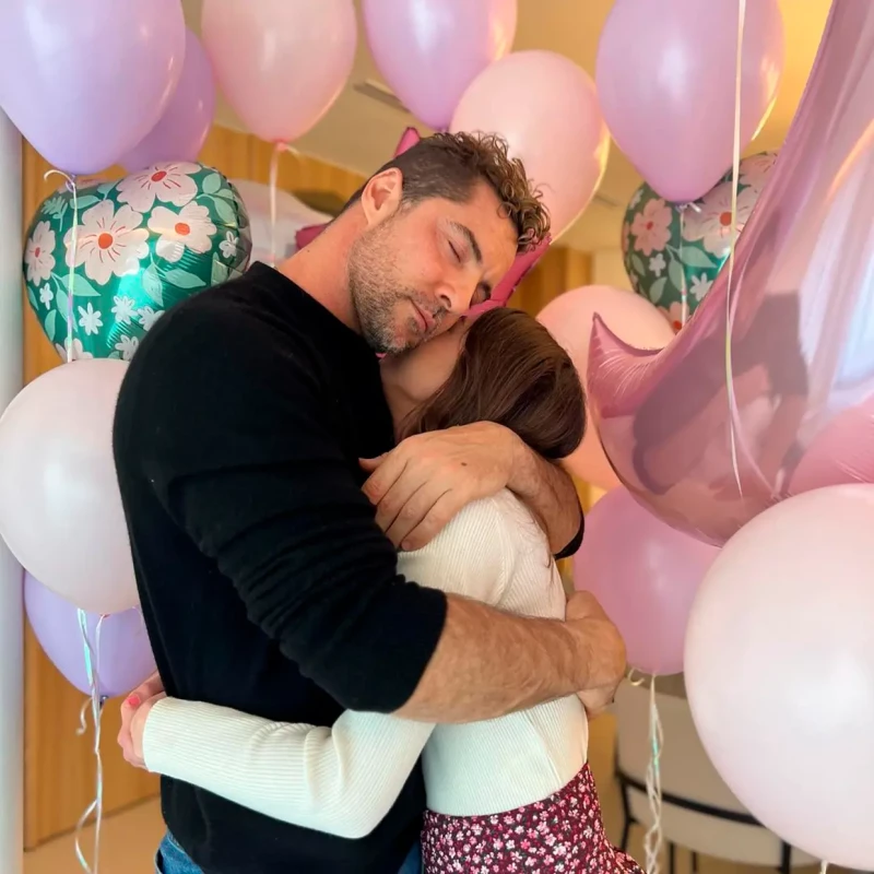 David Bisbal abrazando a su hija Ella en su 14 cumpleaños.