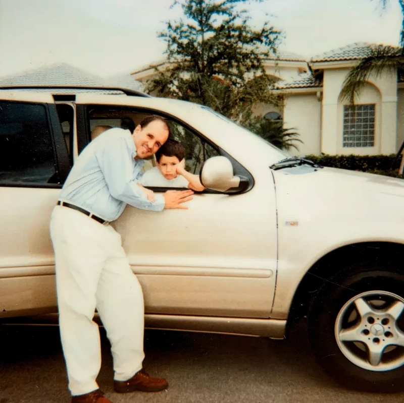 Sebastián Yatra de niño con su padre.