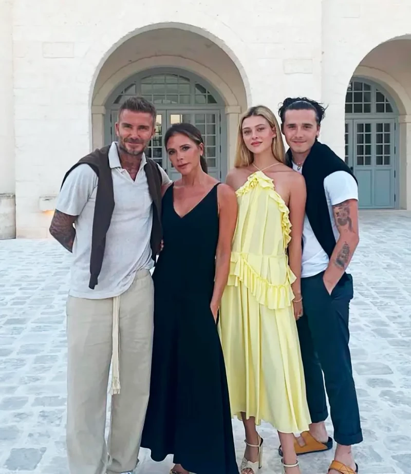 Los beckham y Nicola Peltz de viaje juntos.