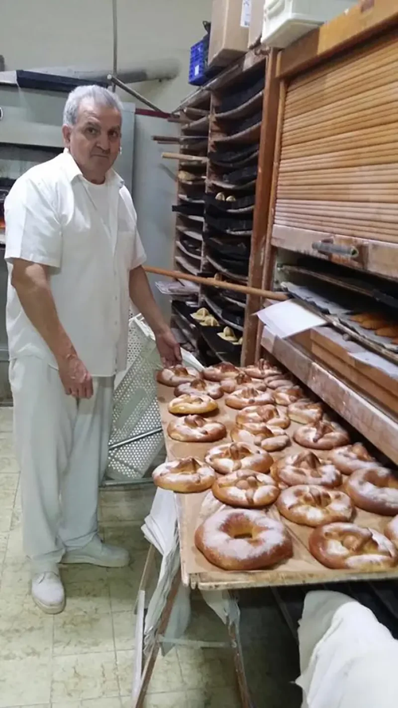 SU PANADERÍA FAVORITA. José Luis, de la panadería Tote, la favorita de David.