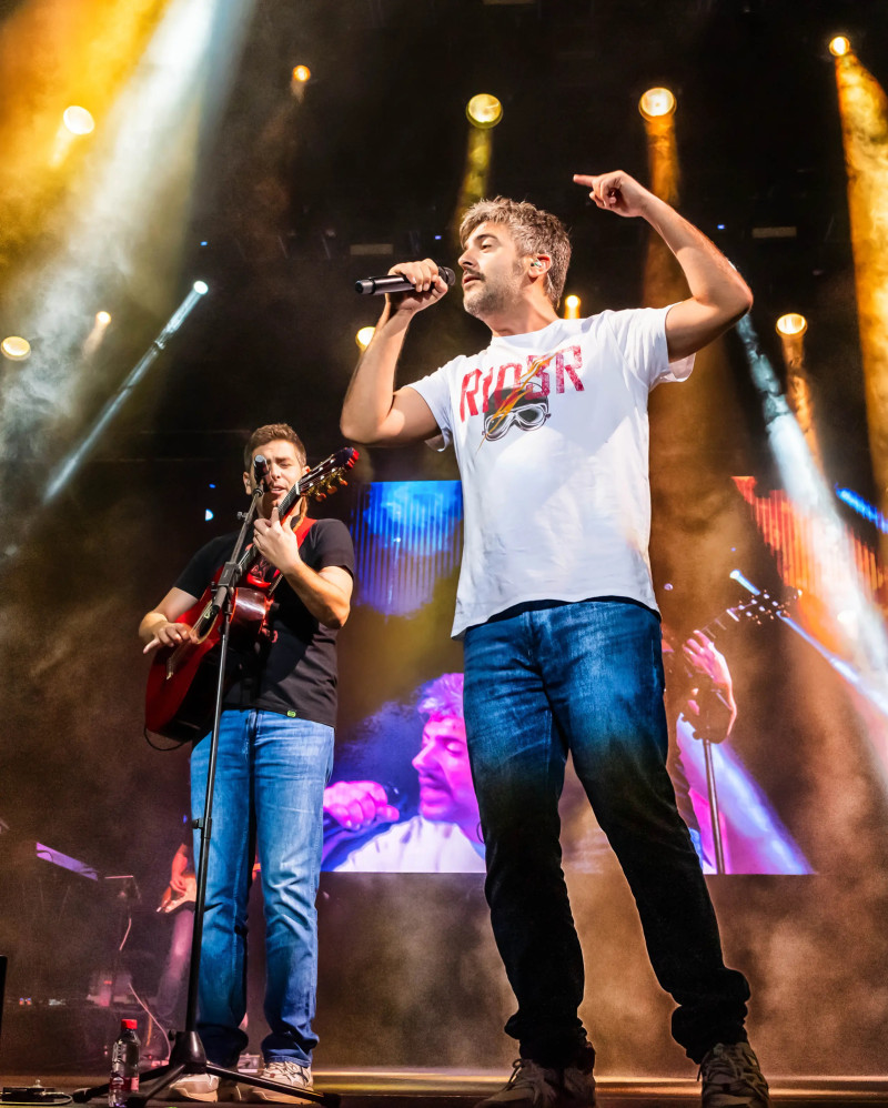 David y Jose Muñoz de Estopa actuando en un concierto