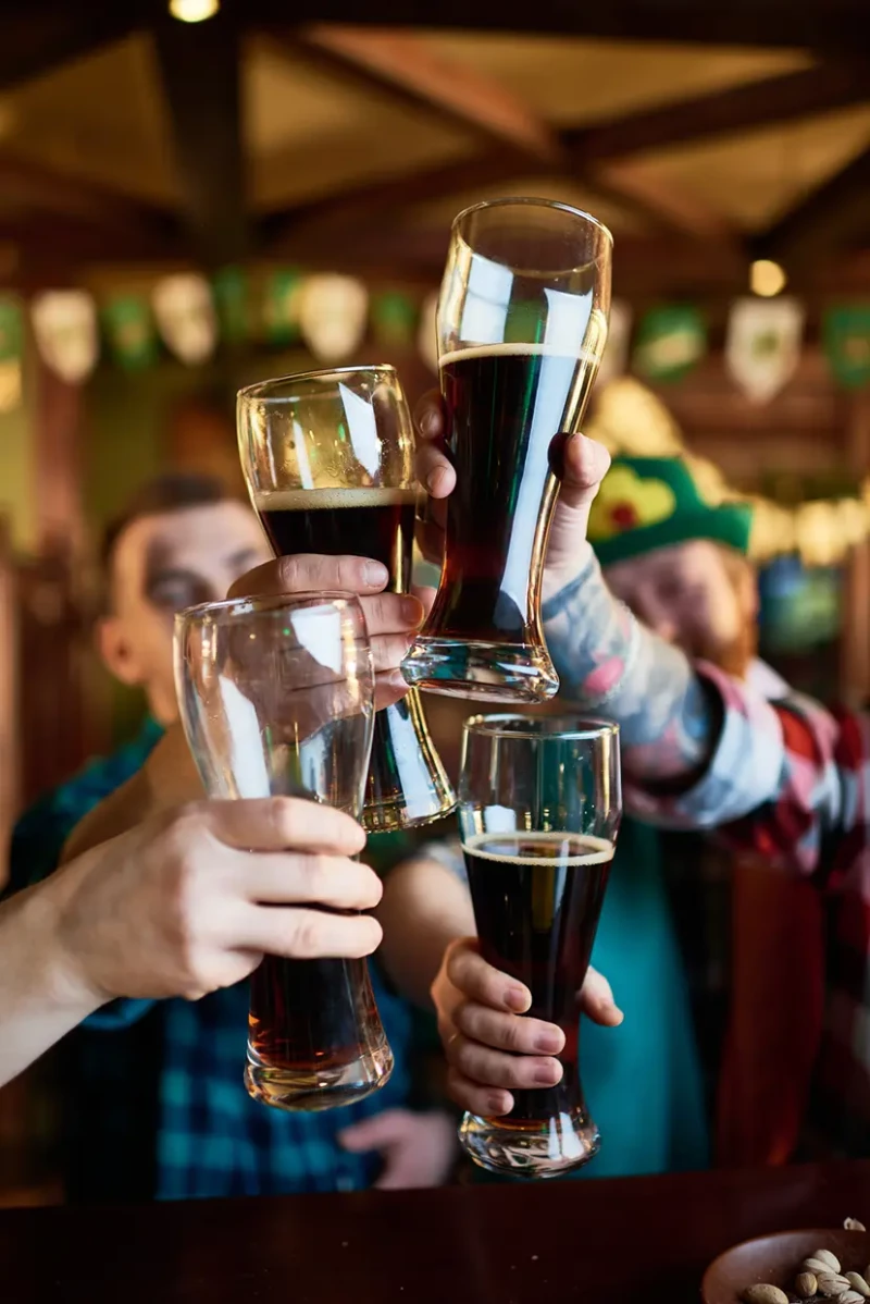 Brindis por los muertos en Irlanda.