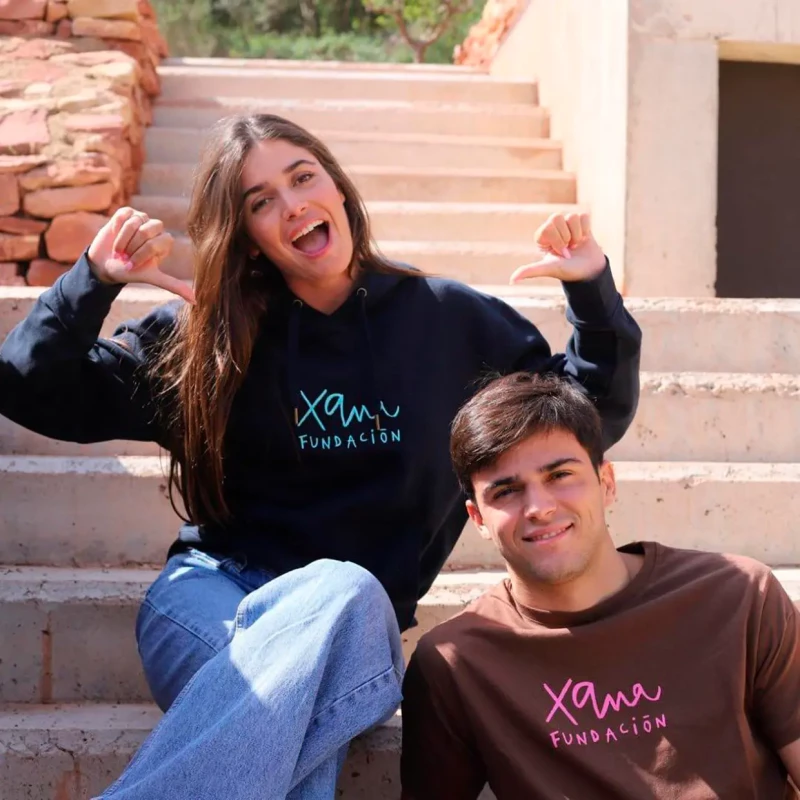 Los hermanos de Xana, dando su apoyo a la fundación.