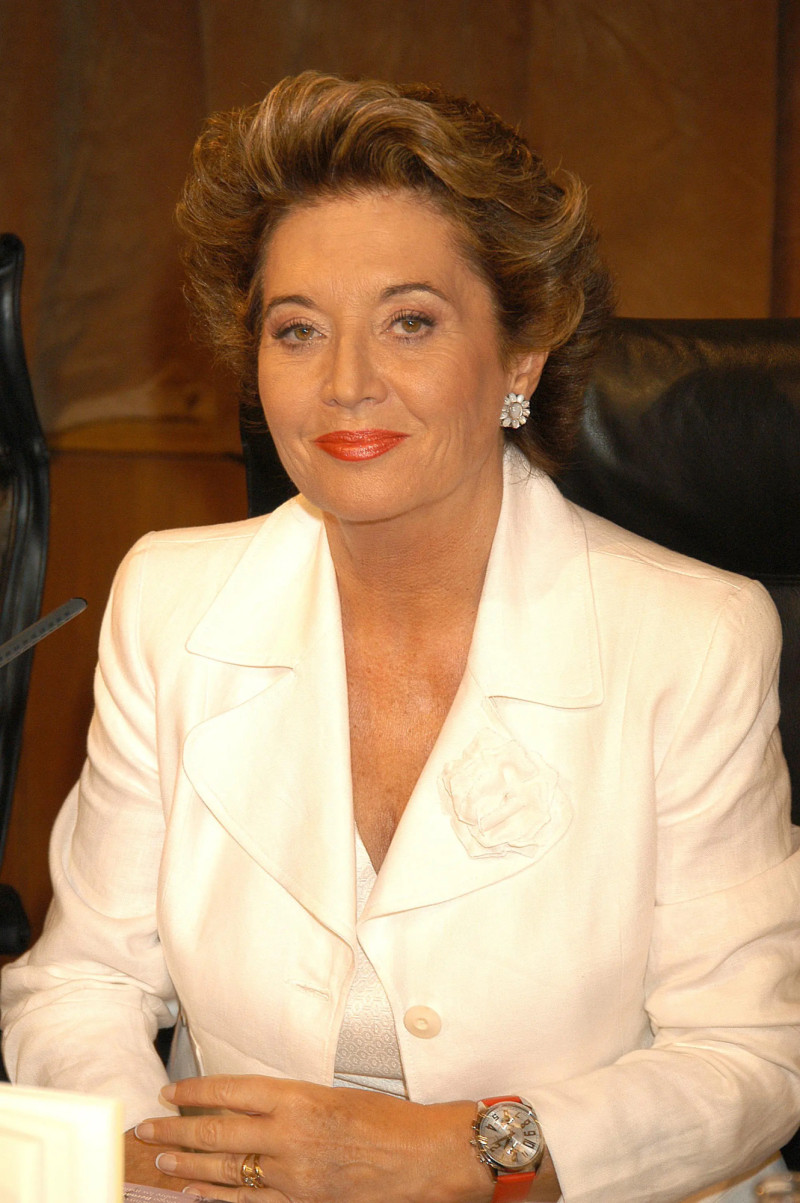 Consuelo Alcalá.