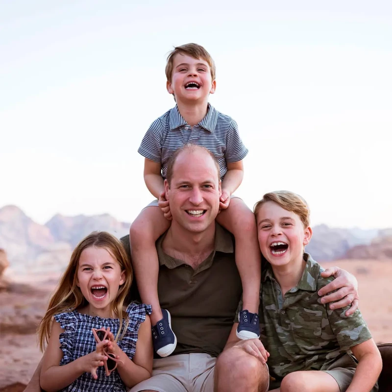 El príncipe Guillermo con sus hijos.