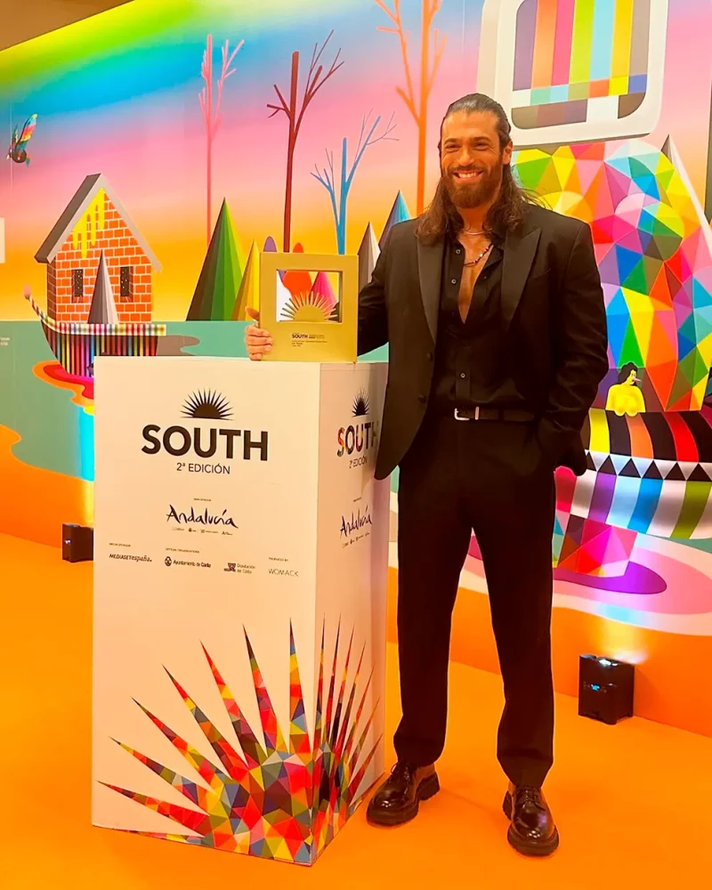 Can Yaman fue premiado con el Premio de Honor en el South International Series Festival de Cádiz.