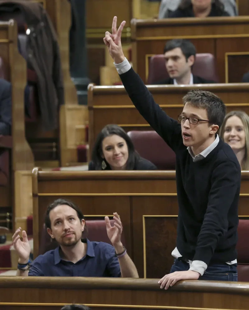 Íñigo Errejon en el Congreso de los diputados junto a Pablo Iglesias.