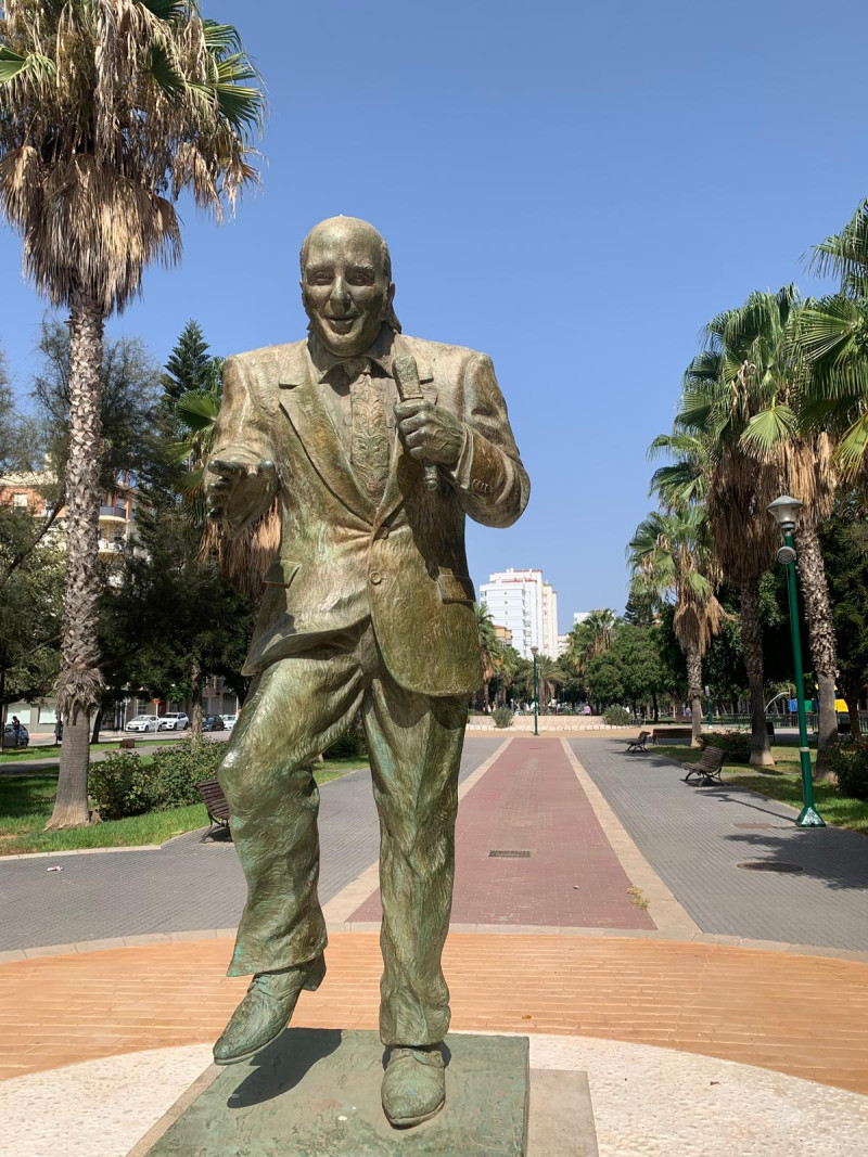 La estatua de Chiquito de la Calzada, en Málaga.