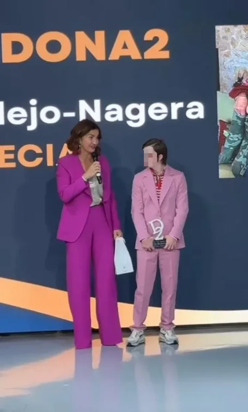 Samantha y Roscón recogen su premio Dona2.