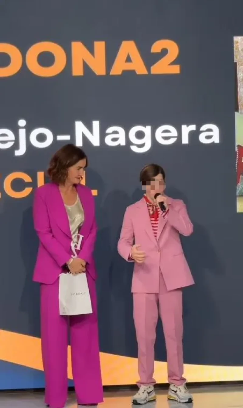 Samantha y Roscón recogen su premio Dona2.