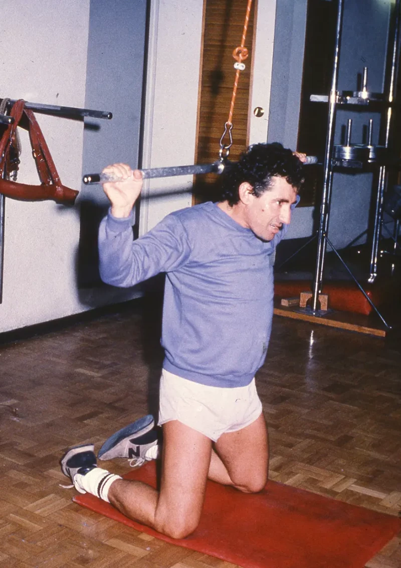 Miguel Rios entrenando en el gimnasio.