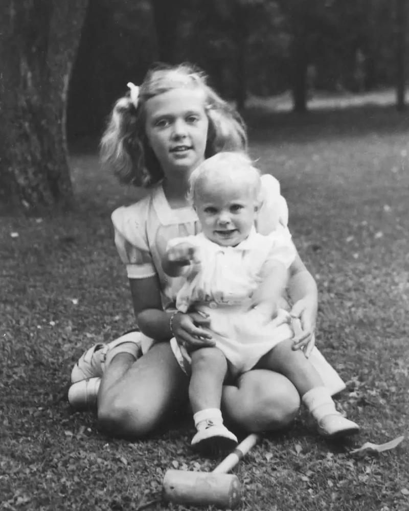 Birgitta con su hermano Carlos Gustavo.