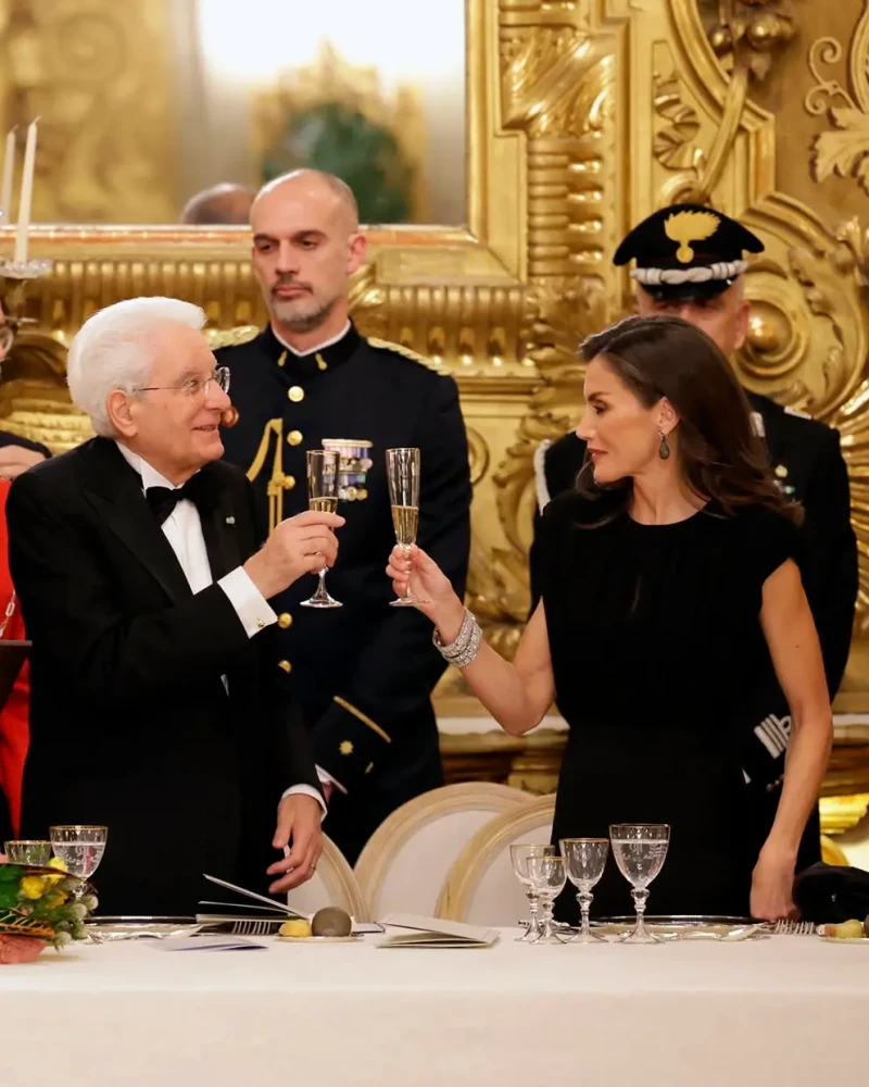 Letizia brindando con Sergio Mattarella.