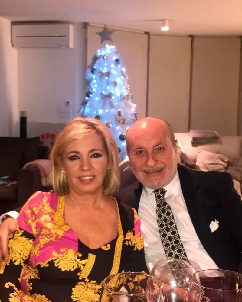 Carmen Borrego celebrando la Navidad junto a su marido.