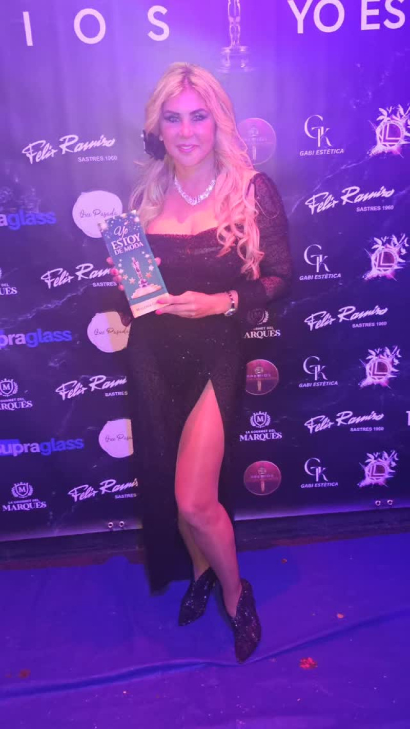 Malena Gracia recibiendo un premio.