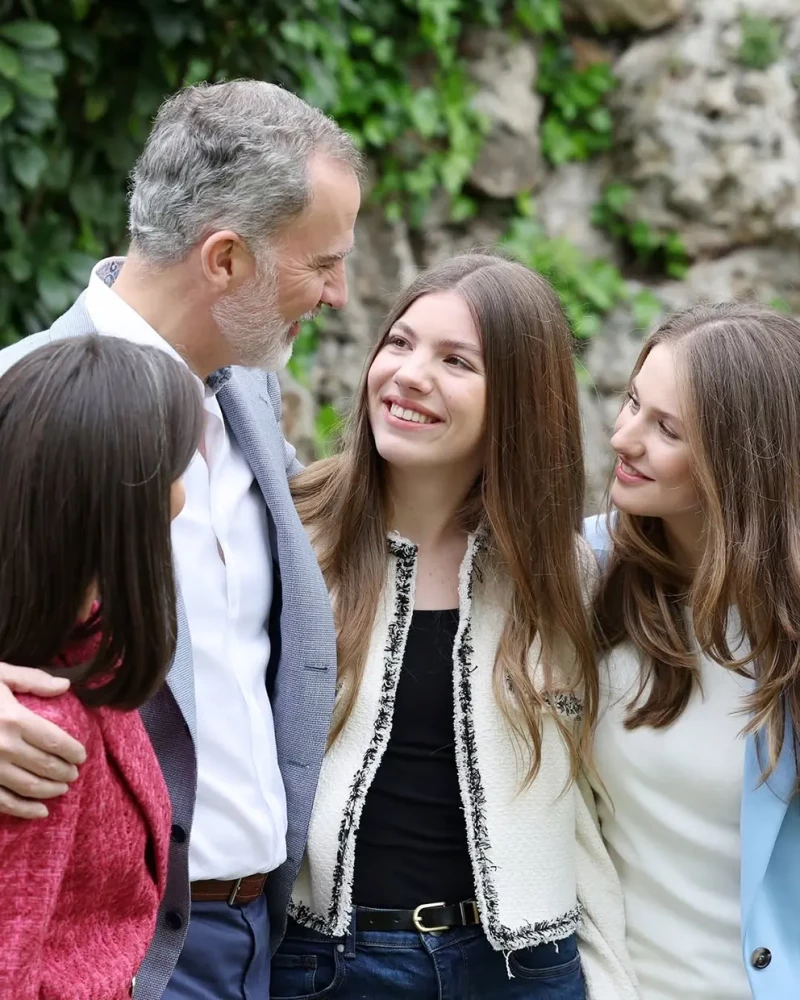 Los Reyes y sus hijas forman un equipo unido y armonioso.