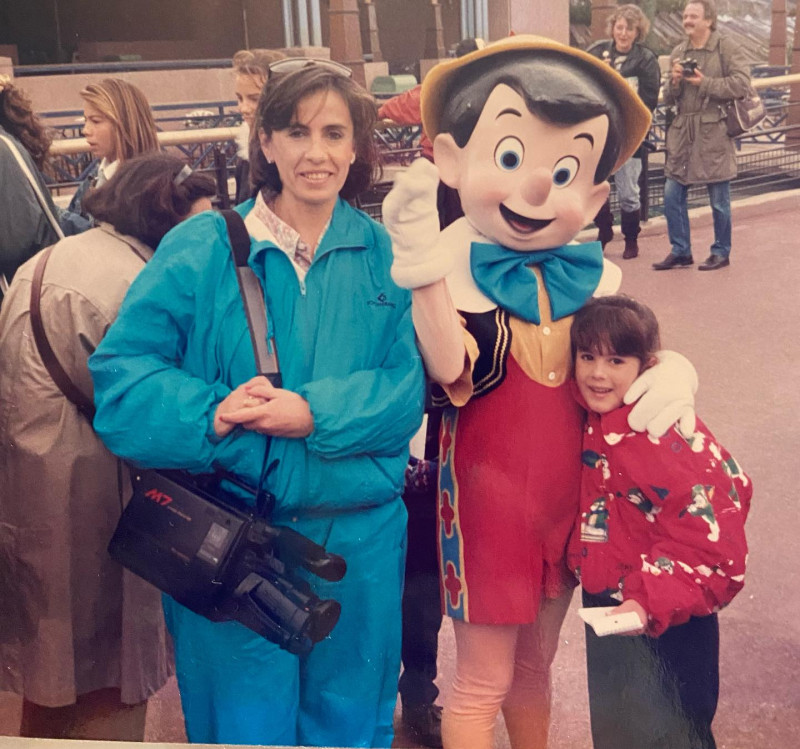 Anabel Pantoja de niña junto a su madre, Merchi.