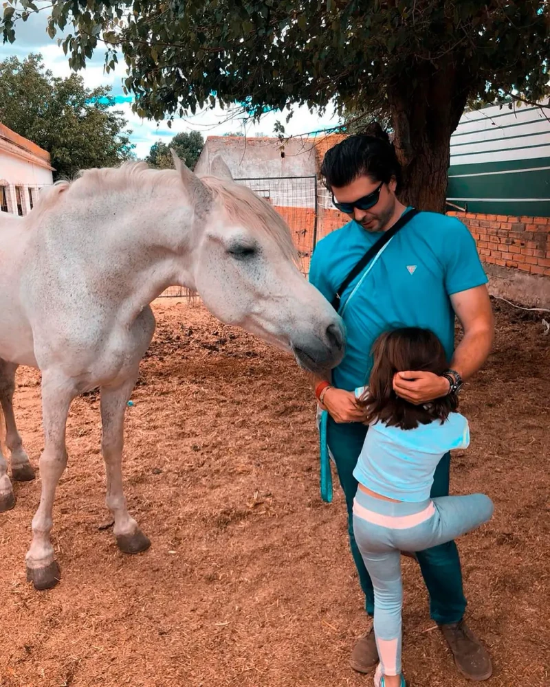 Angel Cristo Jr con su hija