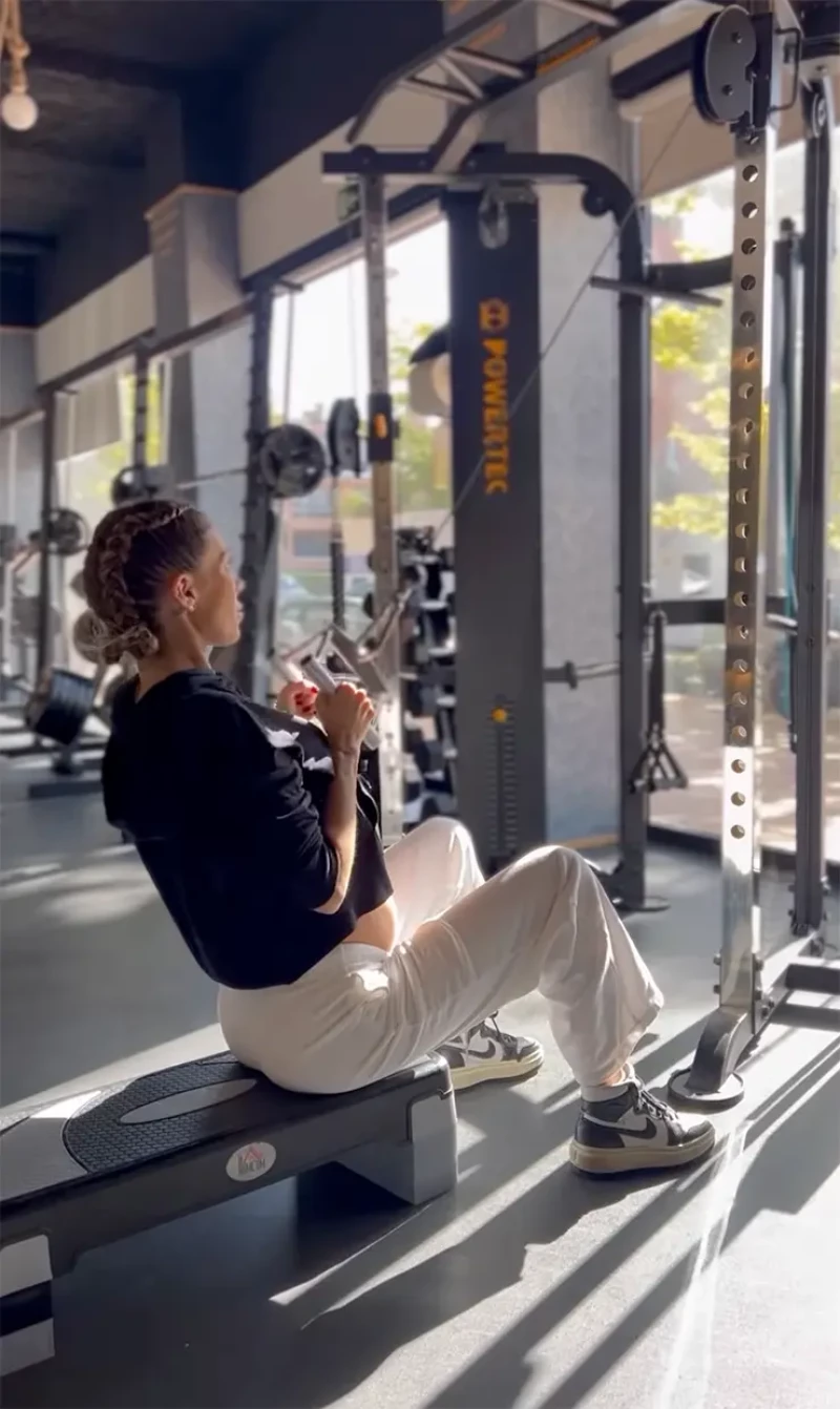 Alejandra Rubio entrenando en el gimnasio.