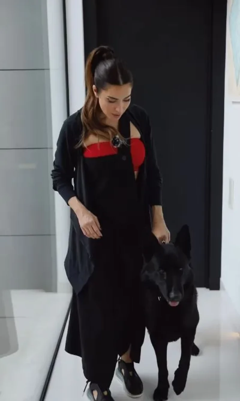 Pilar Rubio con su perro Lobo.