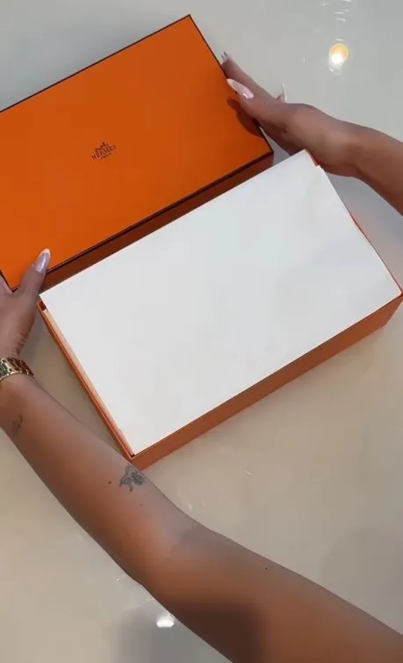 Georgina se ha autorregalado el bolso Mini Kelly de Hermés.