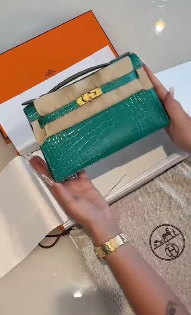 Georgina se ha autorregalado el bolso Mini Kelly de Hermés.