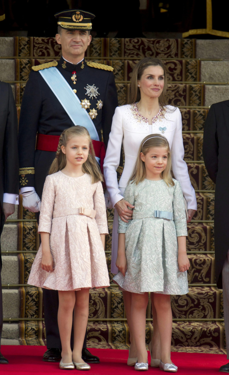 Felipe VI con Leonor y Sofía.