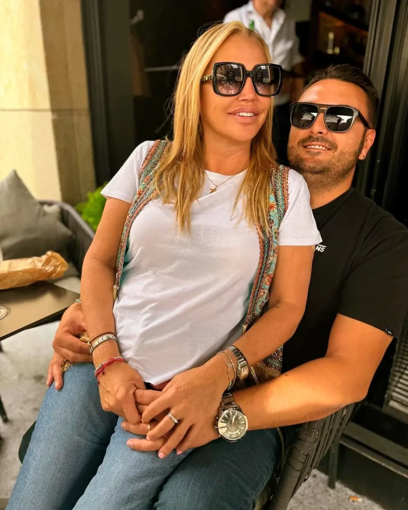 Belén Esteban con su marido Miguel Marcos.