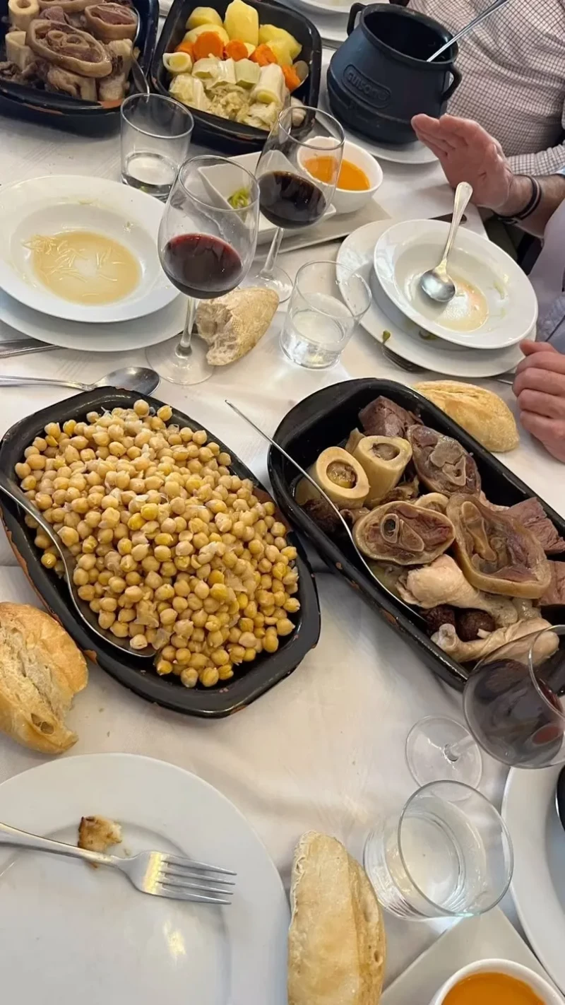 El famoso cocido de la taberna La Cruzada. Foto: @tabernalacruzada.