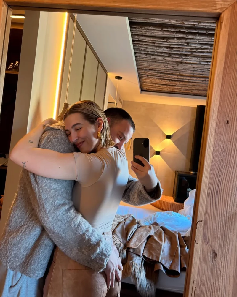 Alba Diaz en un hotel de lujo con su novio